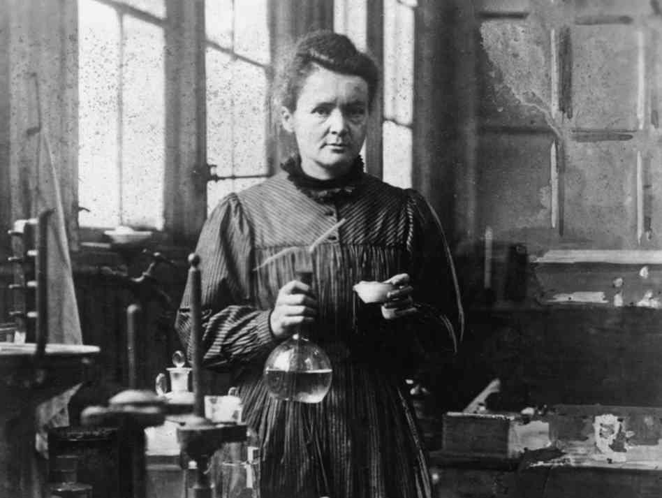 Marie Curie em laboratório