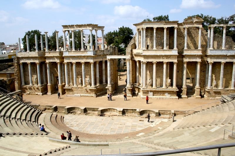  templo de Diana e a arena Romana